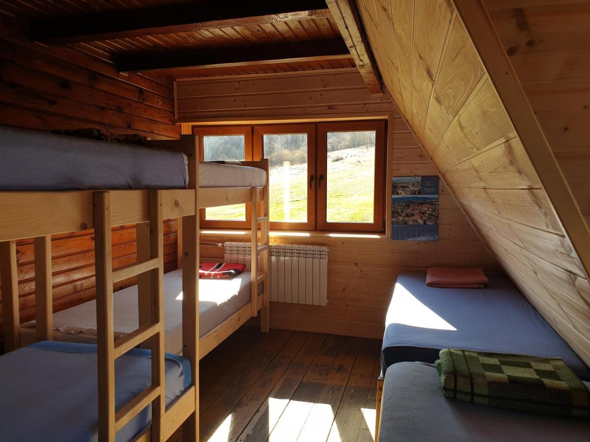 Bacowka Pttk Jaworzec Hostel Ветлина Екстериор снимка